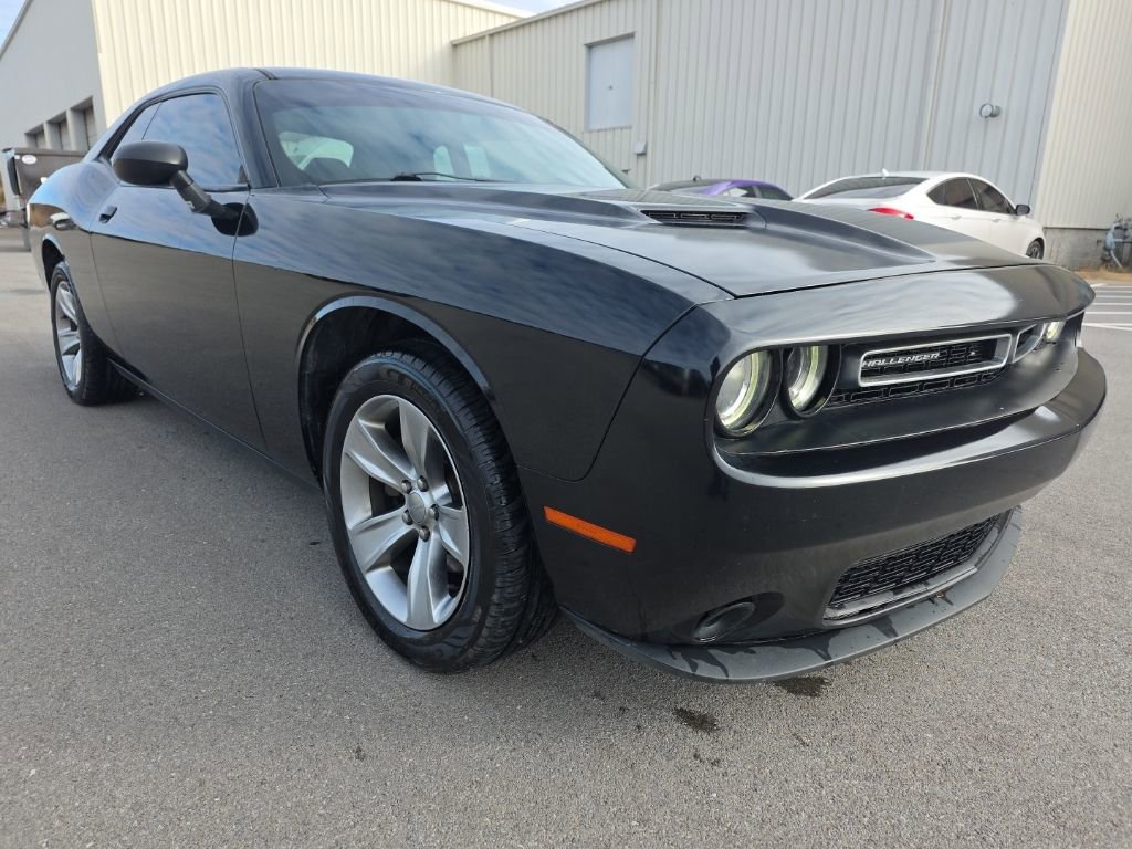 Used 2018 Dodge Challenger SXT image 3