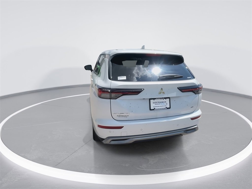 New 2025 Mitsubishi Outlander SE image 7