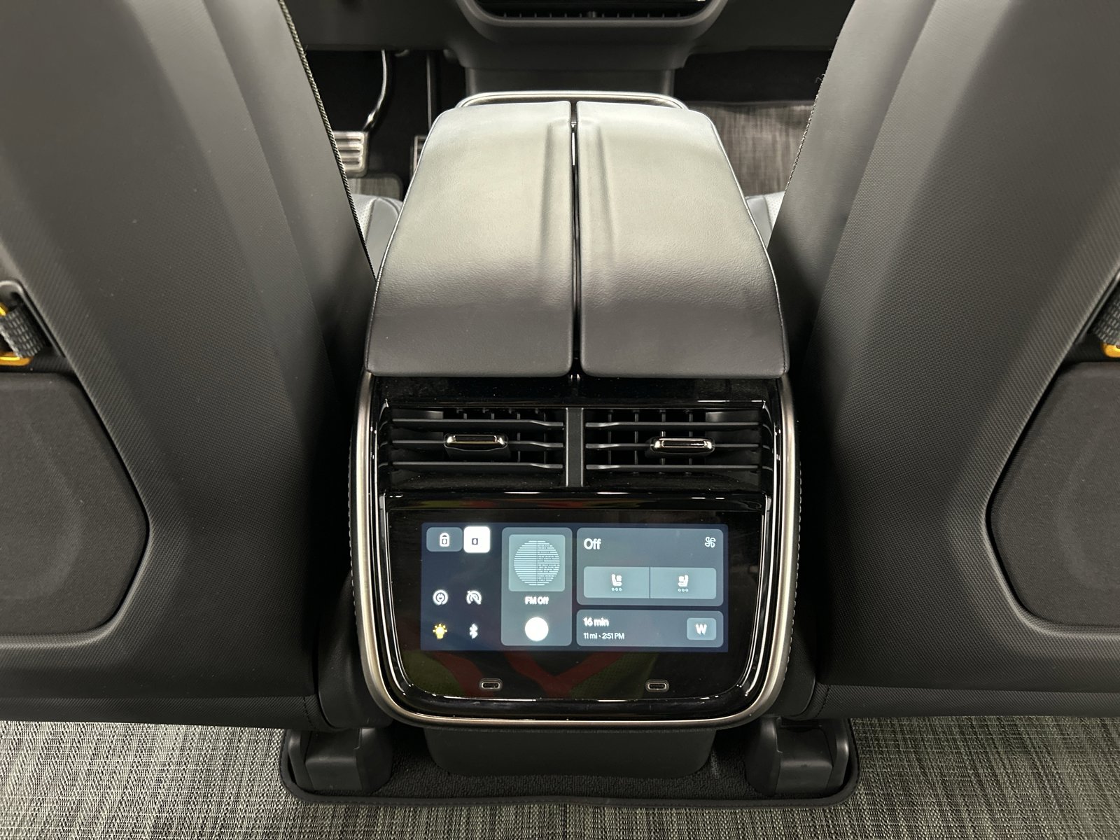 Used 2023 Rivian R1S Adventure image 30