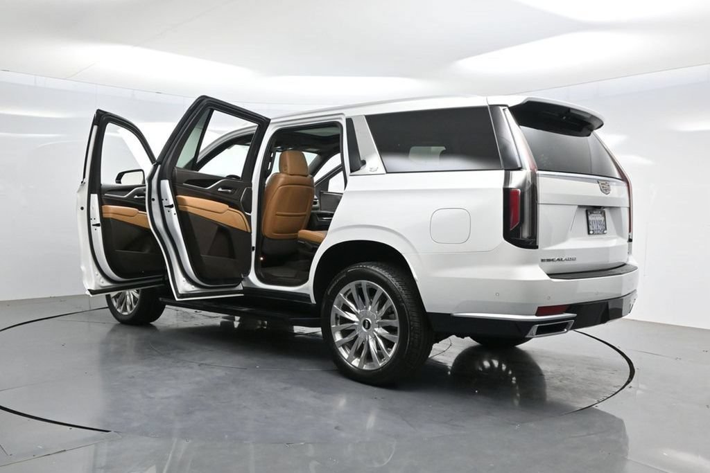 Used 2022 Cadillac Escalade Premium Luxury AWD/4WD image 55