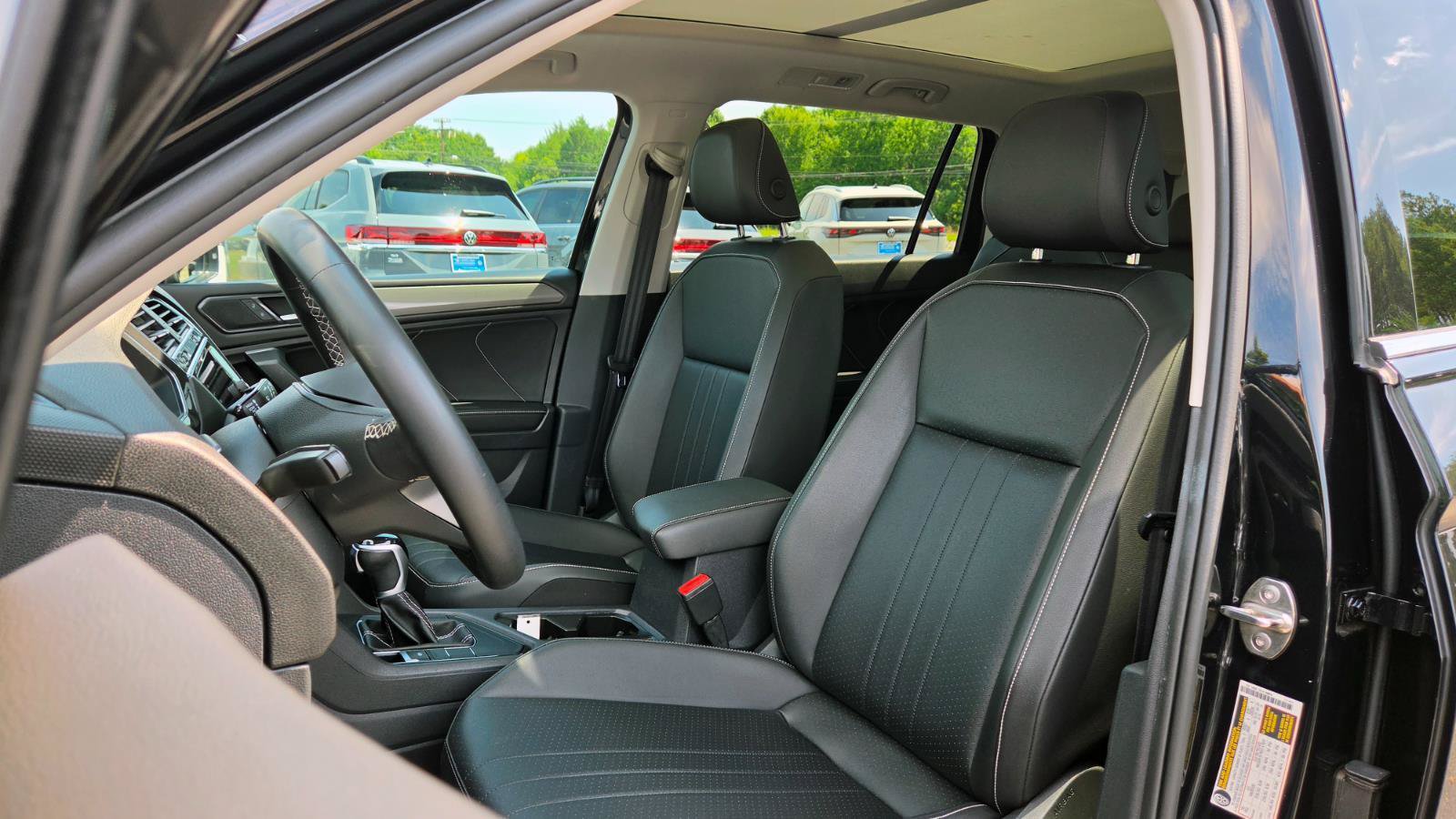 Certified 2023 Volkswagen Tiguan SE w/ Panoramic Sunroof Package FWD image 21