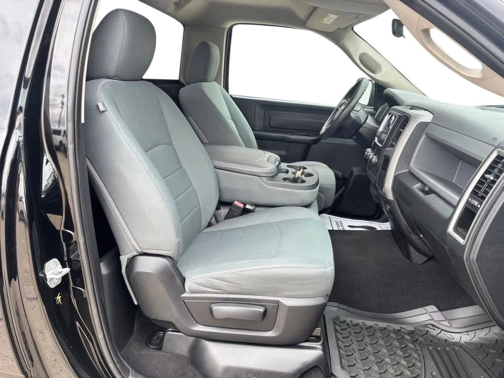 Used 2015 RAM 1500 Express RWD image 21