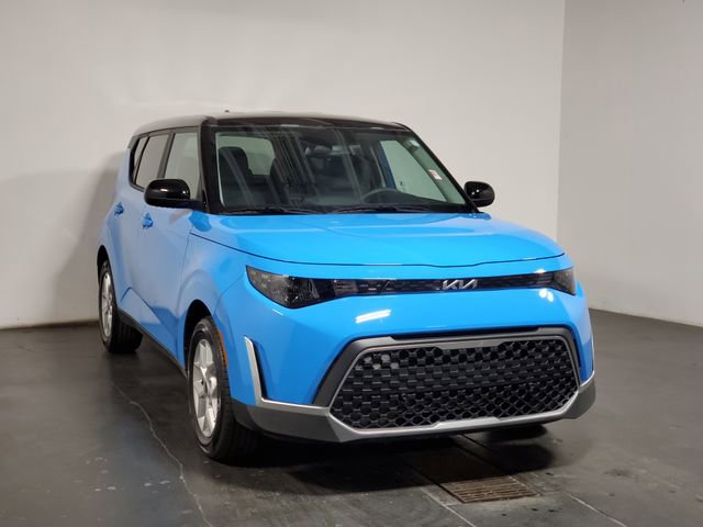 Used 2023 Kia Soul S image 2