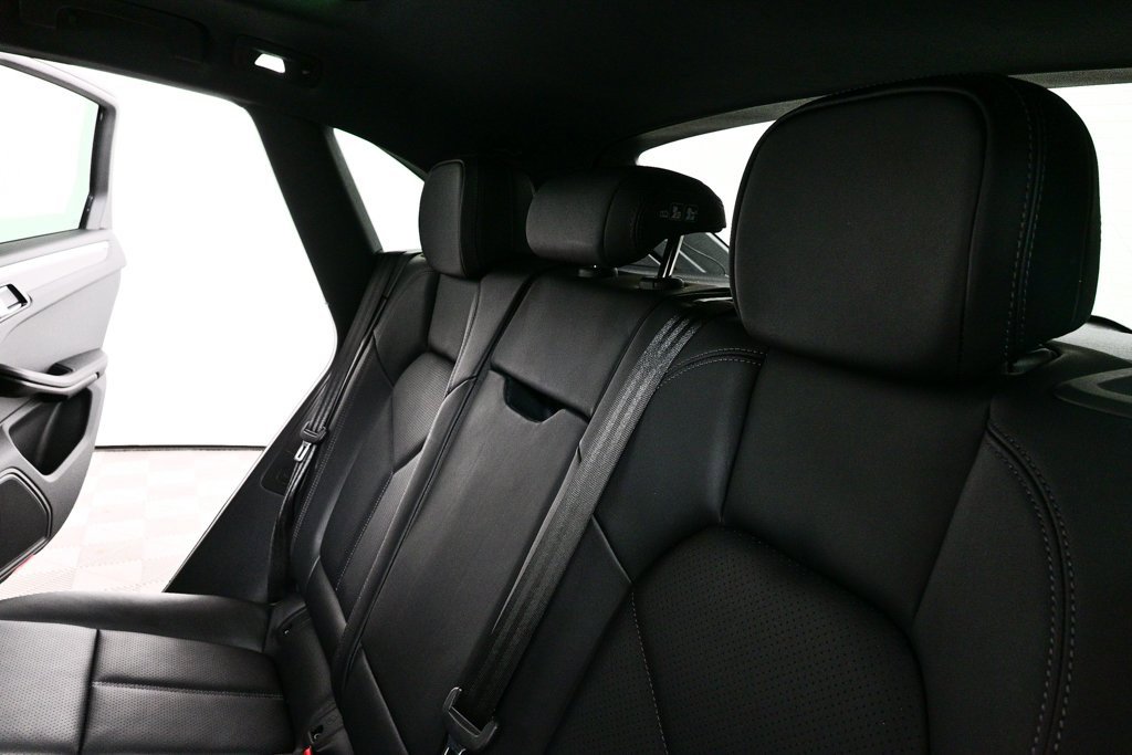 Certified 2025 Porsche Macan image 22