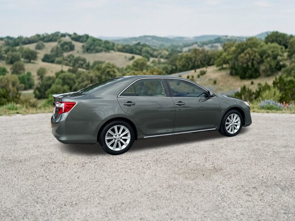 Used 2014 Toyota Camry XLE w/ Convenience Package FWD image 11