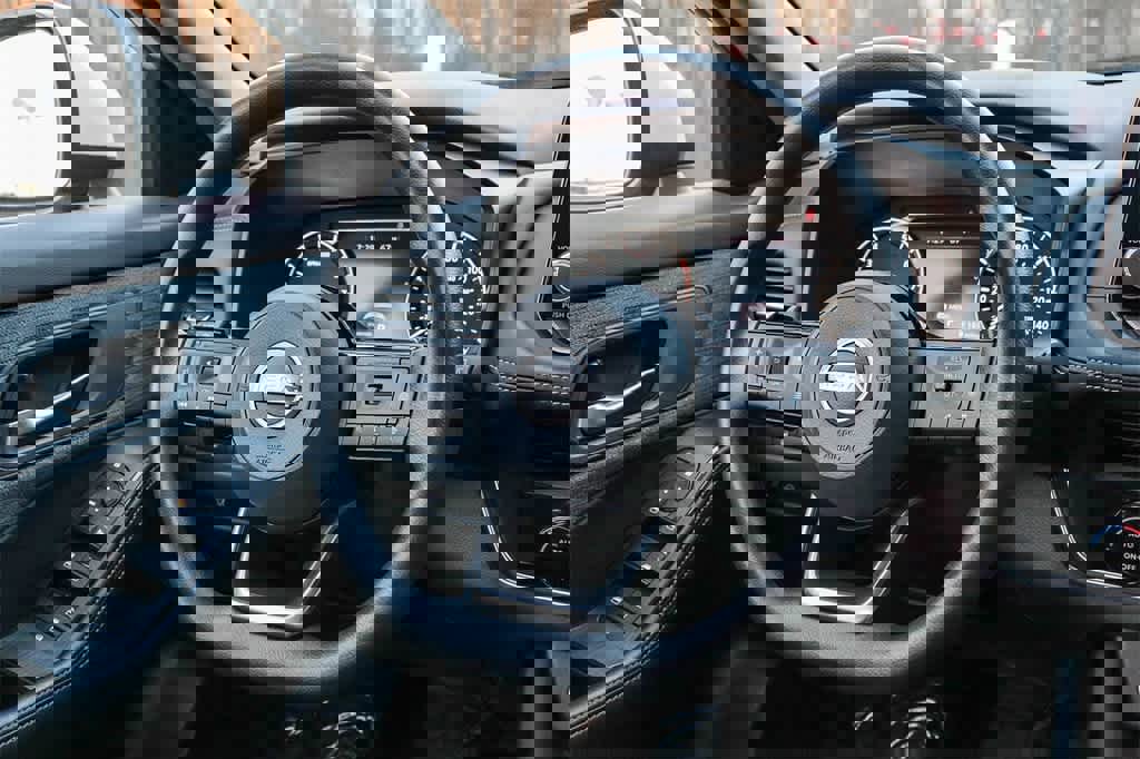 Used 2023 Nissan Rogue SV image 16