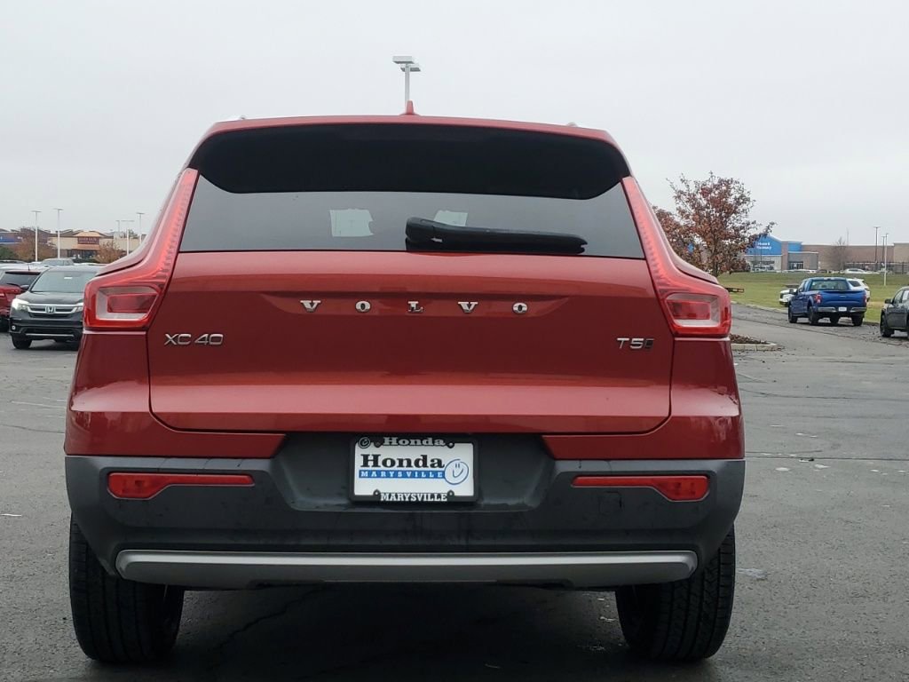 Used 2021 Volvo XC40 T5 Momentum w/ Climate Package image 6