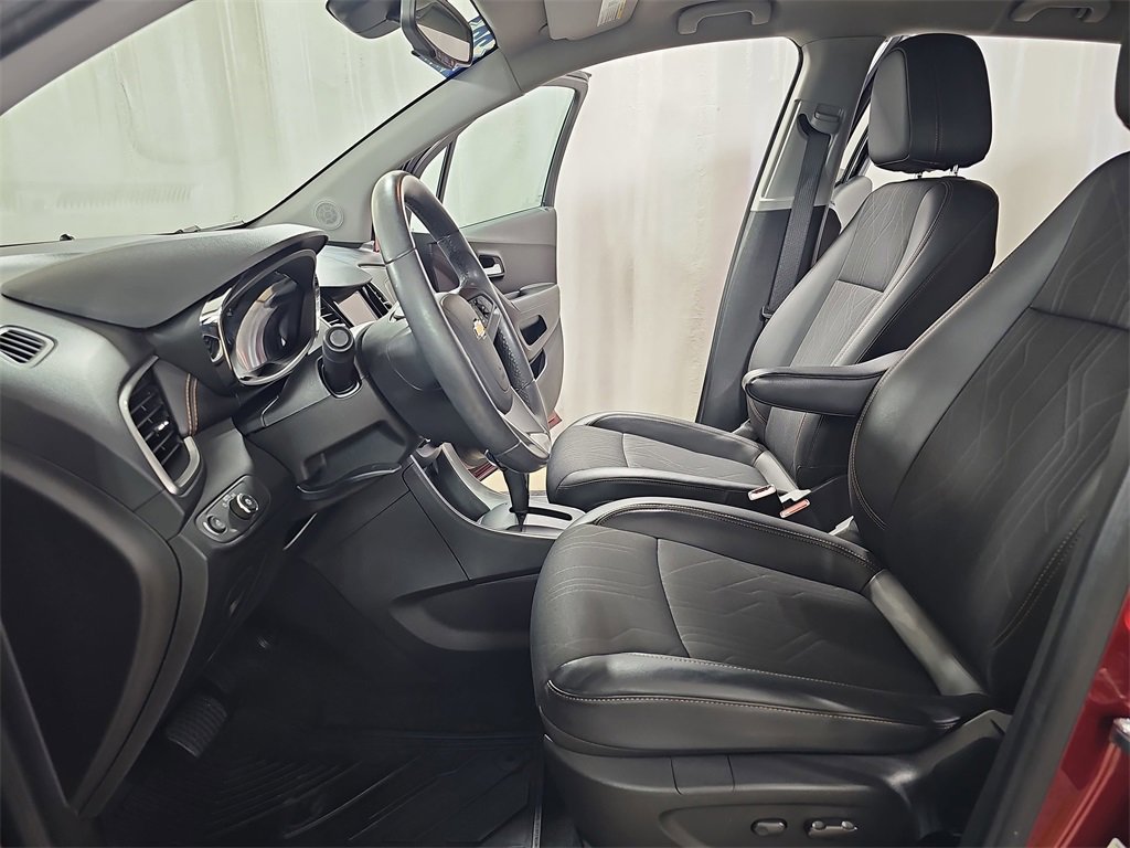 Certified 2022 Chevrolet Trax LT w/ LT Convenience Package image 19