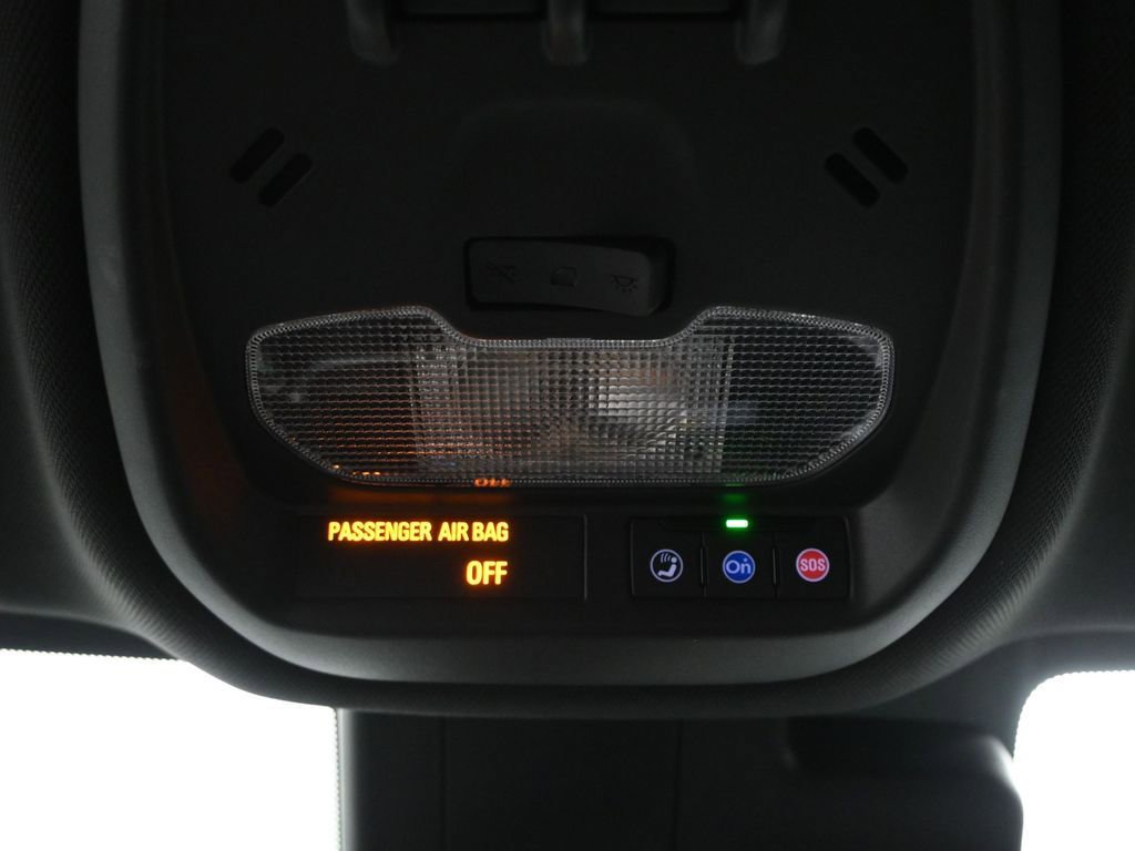 Used 2024 Chevrolet Trax RS w/ Sunroof Package image 27