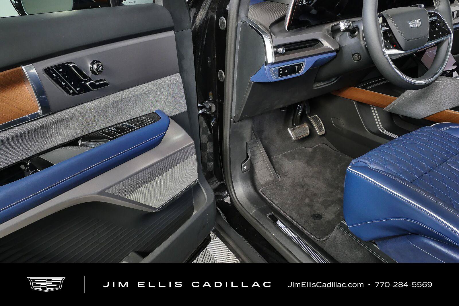 New 2026 Cadillac Vistiq Premium Luxury AWD/4WD image 8