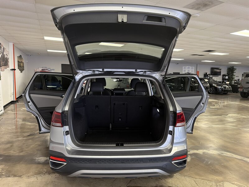 Used 2024 Volkswagen Taos SE FWD image 28
