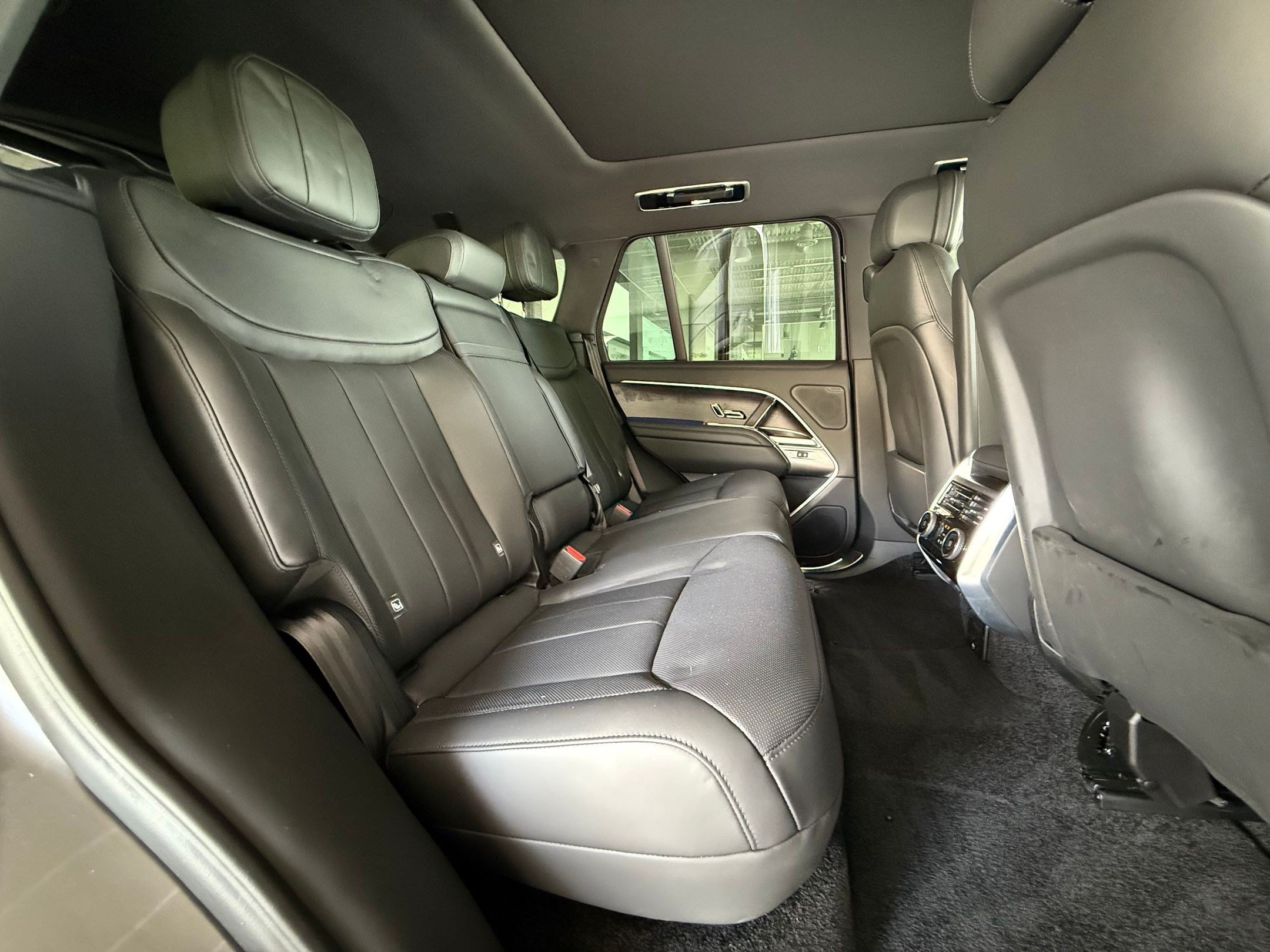 Certified 2025 Land Rover Range Rover SE AWD/4WD image 29
