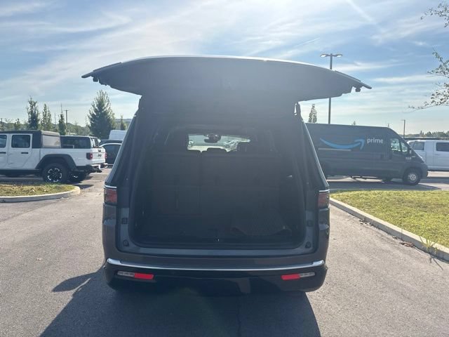Used 2022 Jeep Wagoneer Series I w/ Premium Group I AWD/4WD image 11