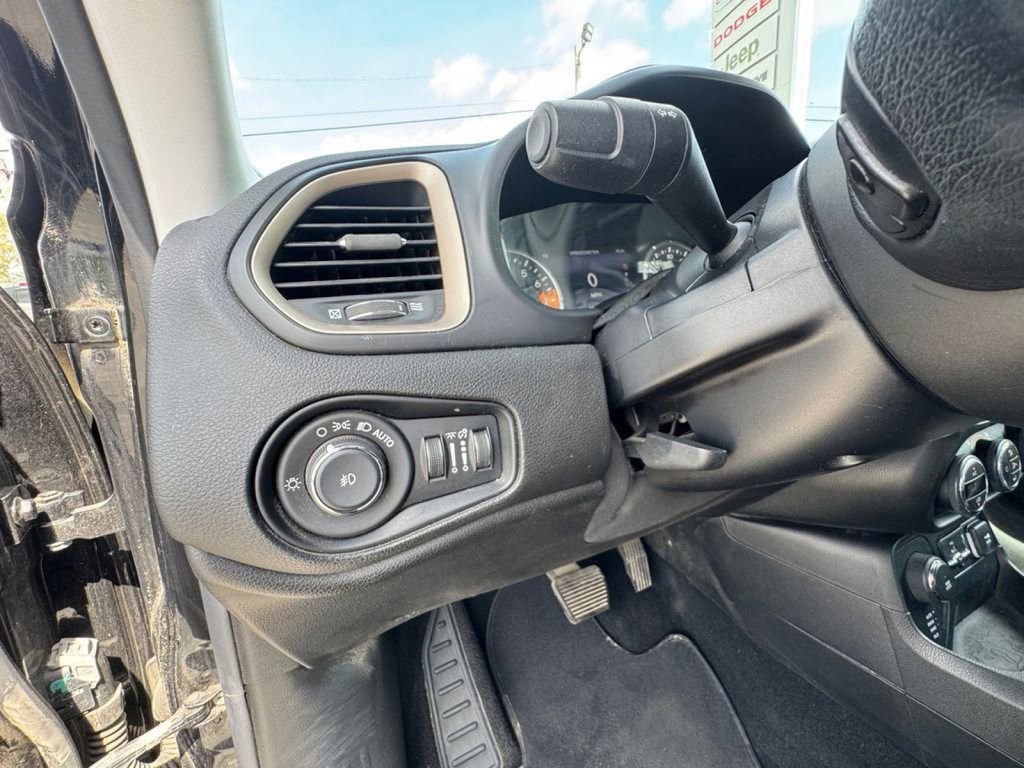 Used 2015 Jeep Renegade Limited w/ Safety & Security Group I AWD/4WD image 23