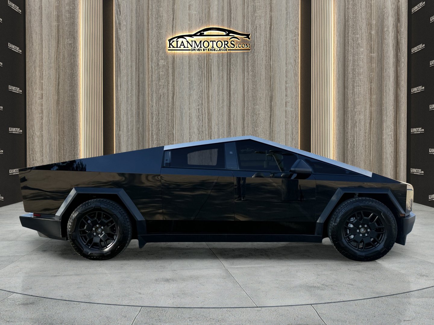 Used 2024 Tesla Cybertruck AWD Crew Cab image 10