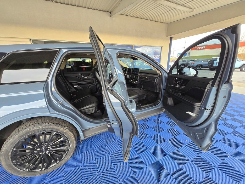 Used 2023 Lincoln Corsair AWD w/ Equipment Group 101A image 30