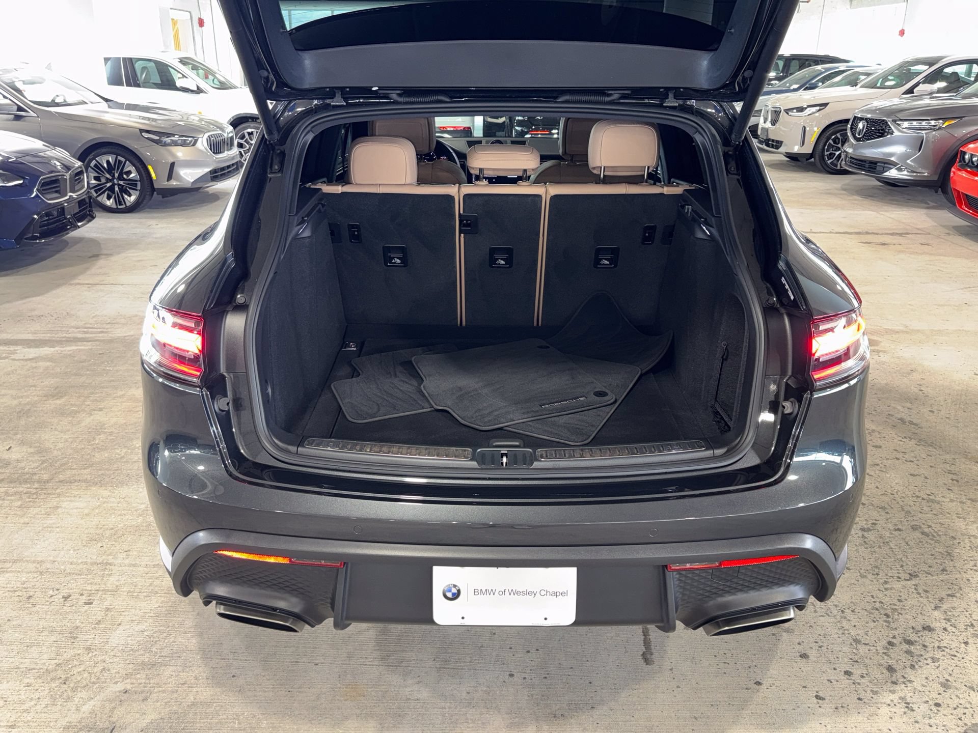 Used 2025 Porsche Macan Turbo AWD/4WD image 13