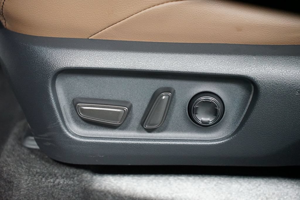 Used 2025 Toyota 4Runner Limited AWD/4WD image 38