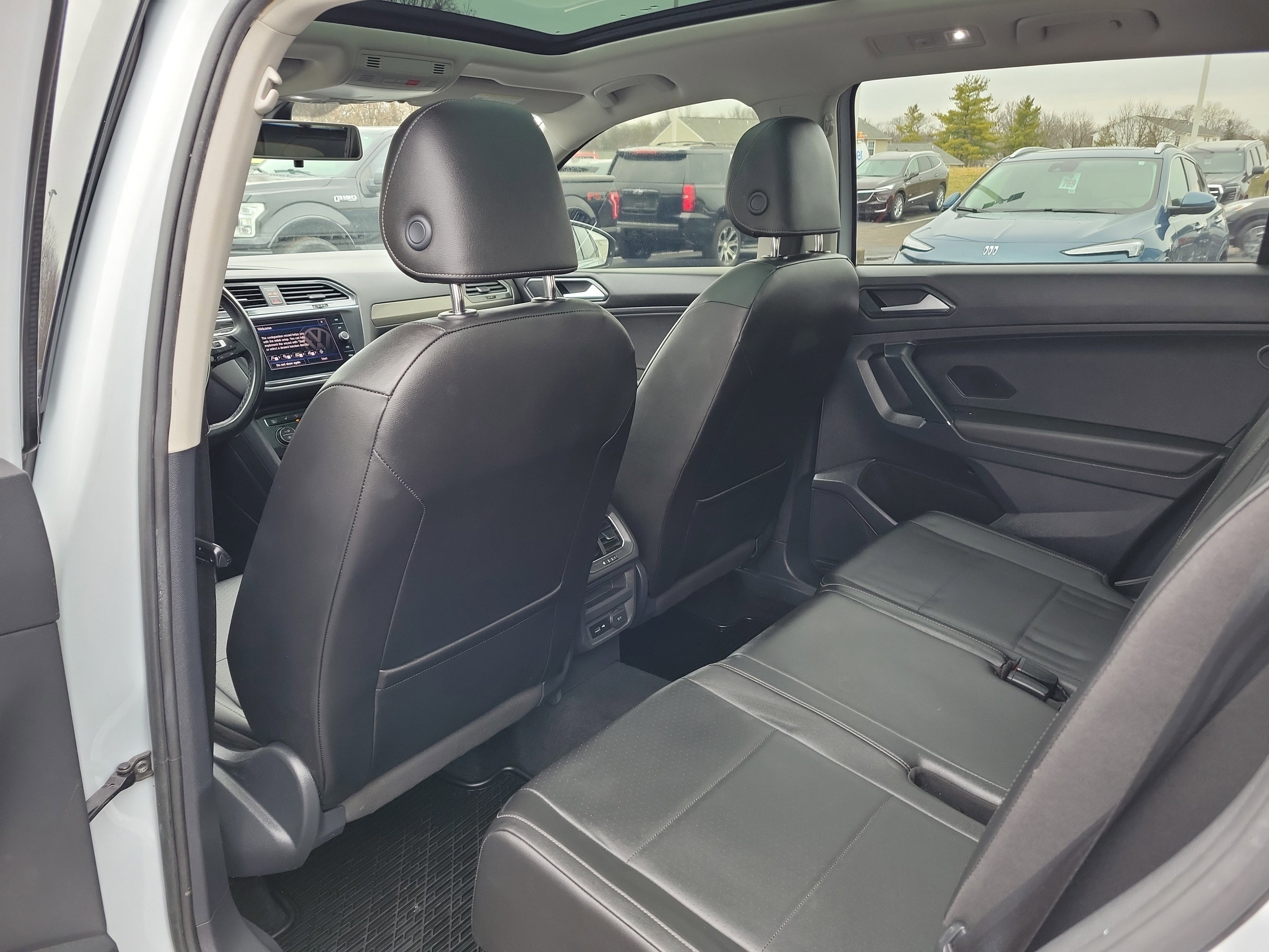 Used 2018 Volkswagen Tiguan SEL AWD/4WD image 14