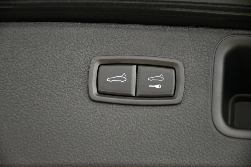 Certified 2025 Porsche Macan image 57