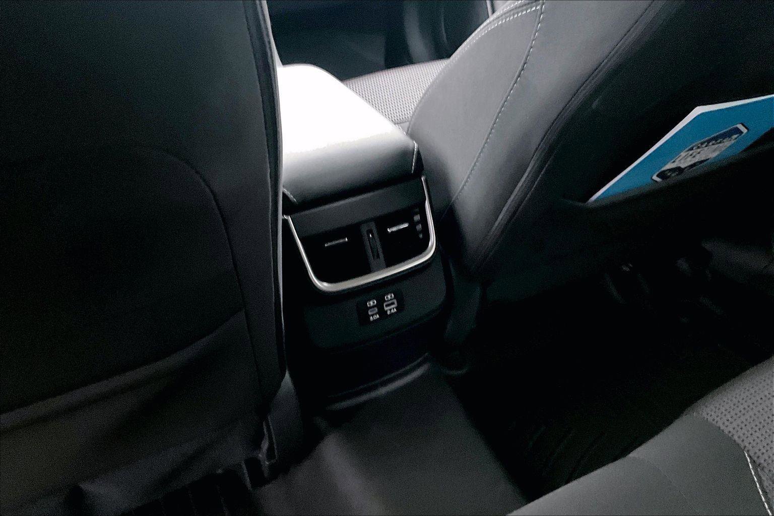 Used 2025 Subaru Outback Premium image 30