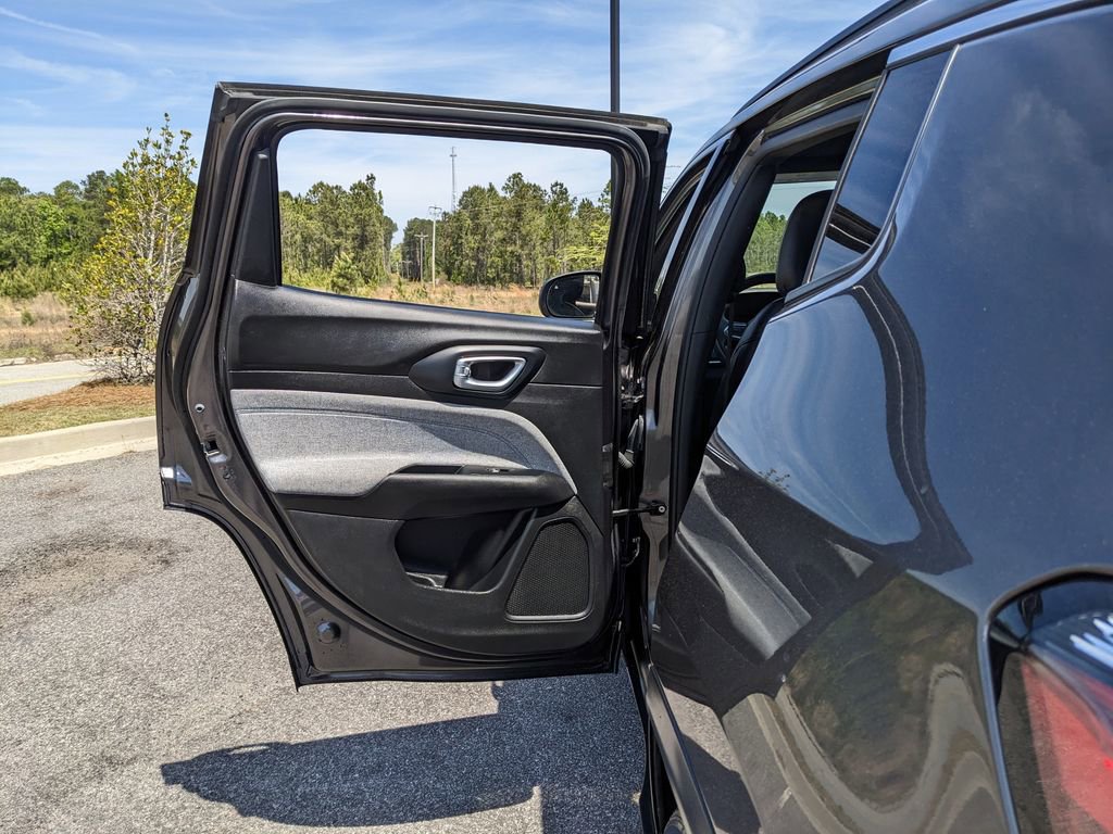 Used 2024 Jeep Compass Latitude AWD/4WD image 52