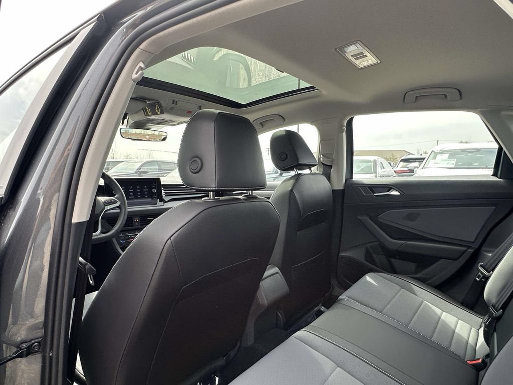 New 2026 Volkswagen Jetta SE FWD image 11
