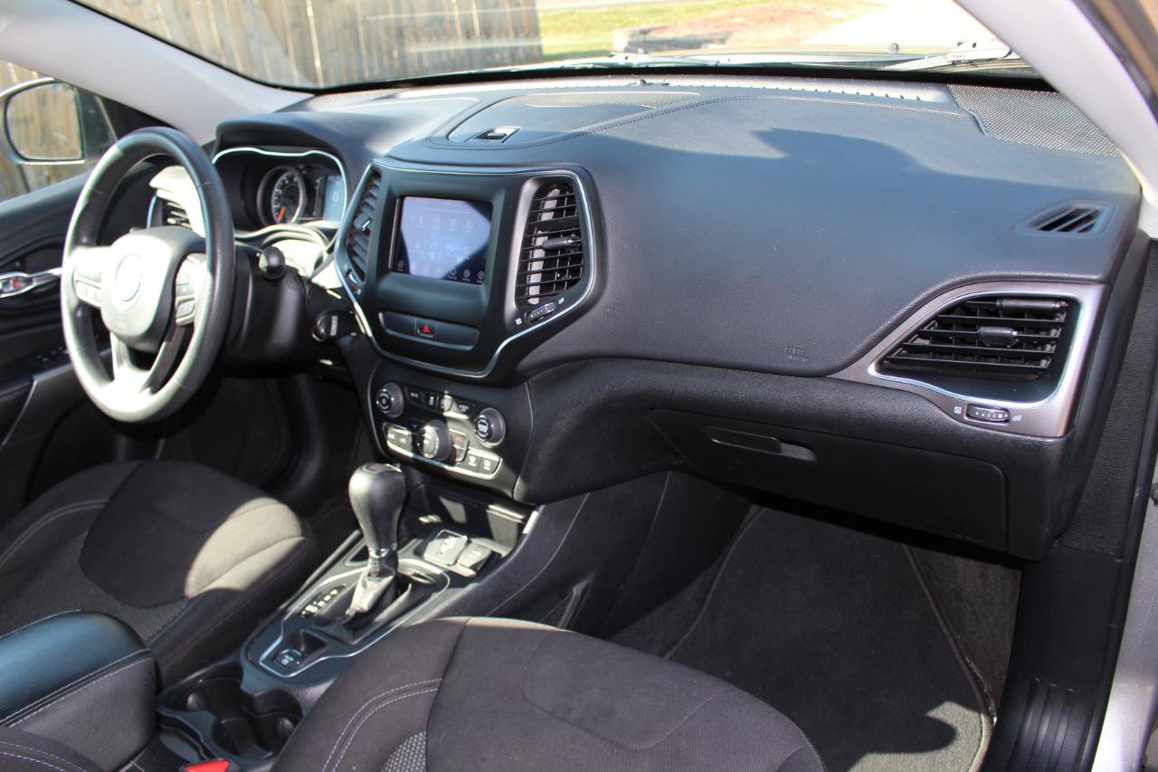 Used 2020 Jeep Cherokee Latitude FWD image 39