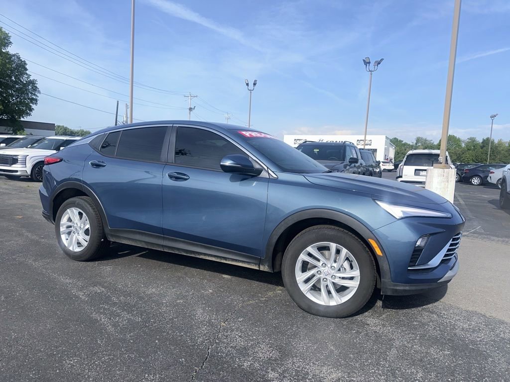 Used 2025 Buick Envista Preferred image 2