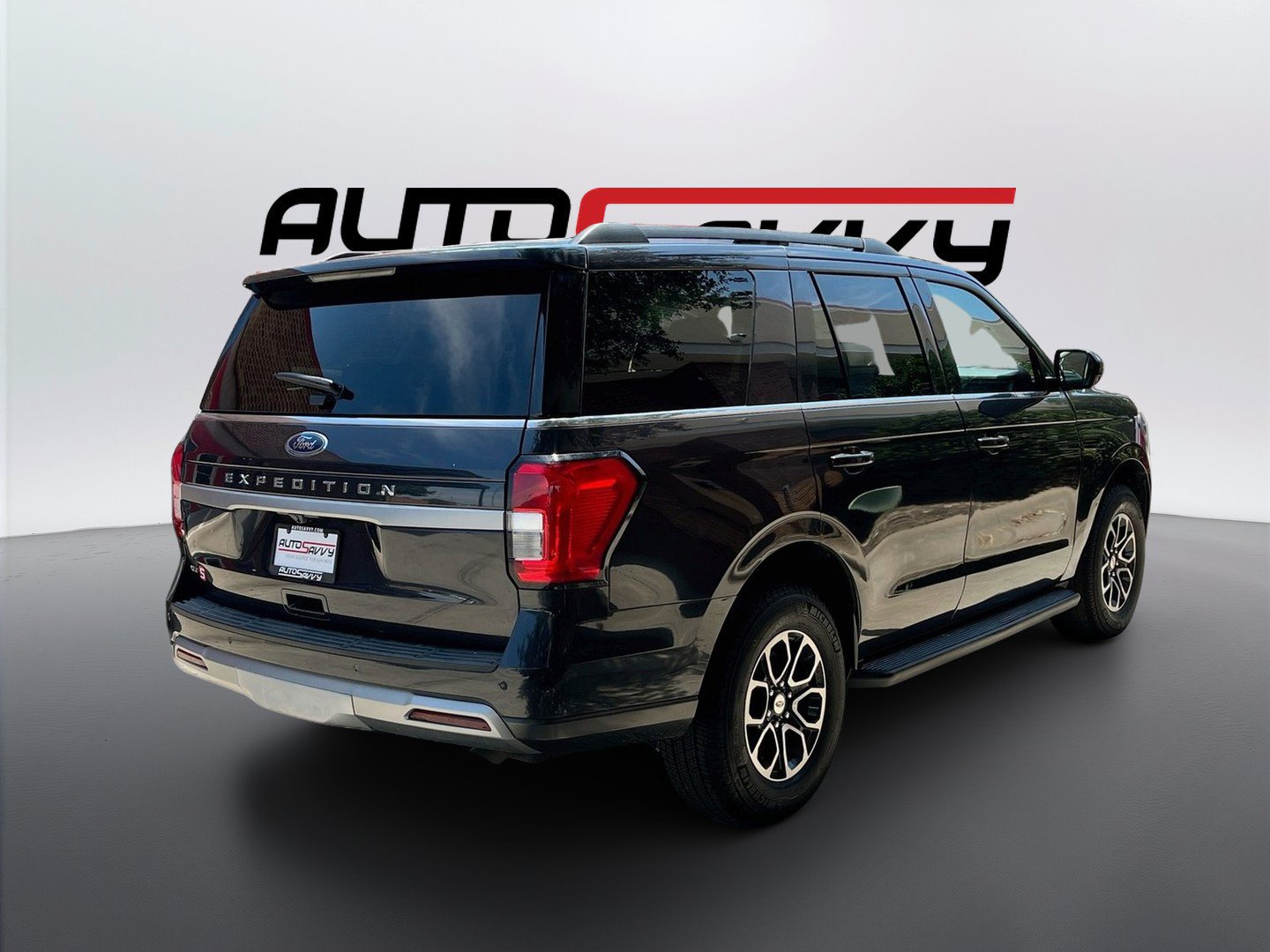 Used 2024 Ford Expedition XLT RWD image 7