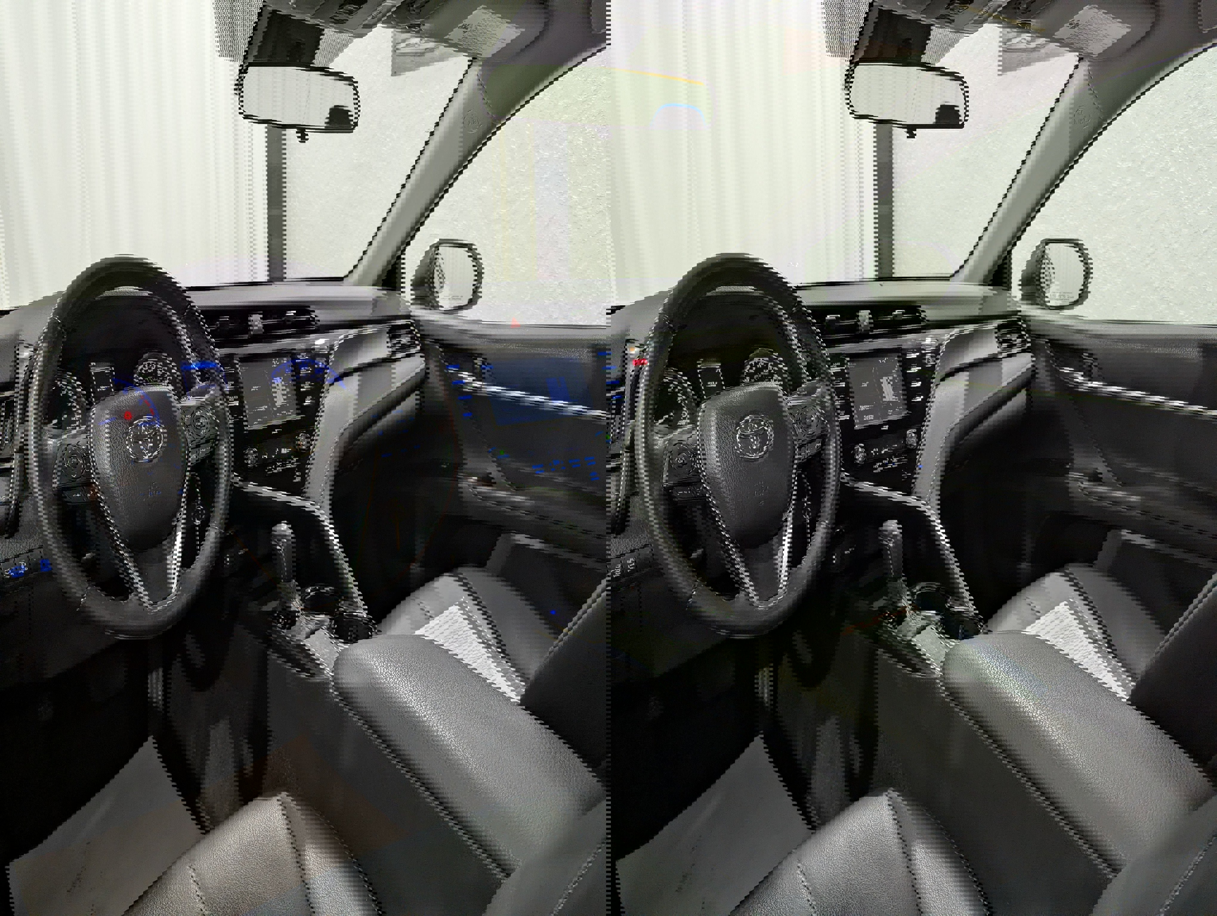 Used 2020 Toyota Camry SE image 11