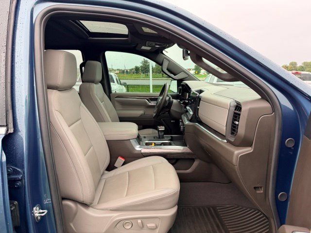 Used 2023 Chevrolet Silverado 1500 High Country w/ Technology Package AWD/4WD image 11