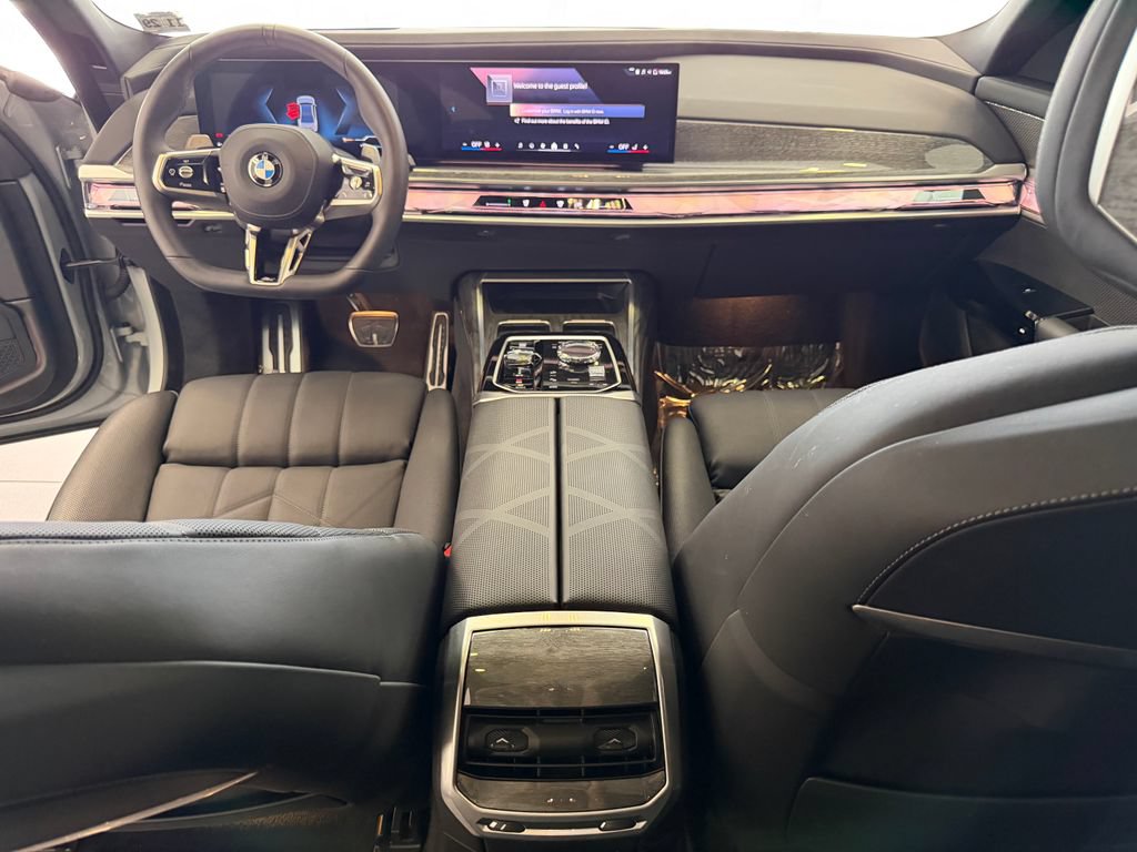 Used 2024 BMW 760i xDrive w/ Premium Package 2 AWD/4WD image 17