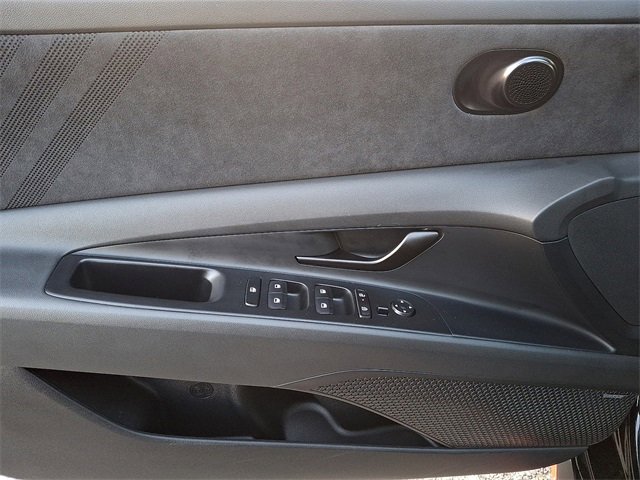 Used 2025 Hyundai Elantra N Base image 12