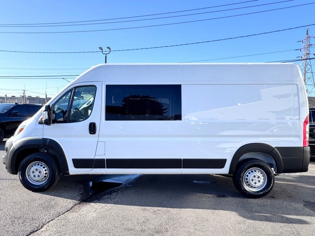 New 2025 RAM ProMaster 2500 w/ Crew Van Package FWD image 4