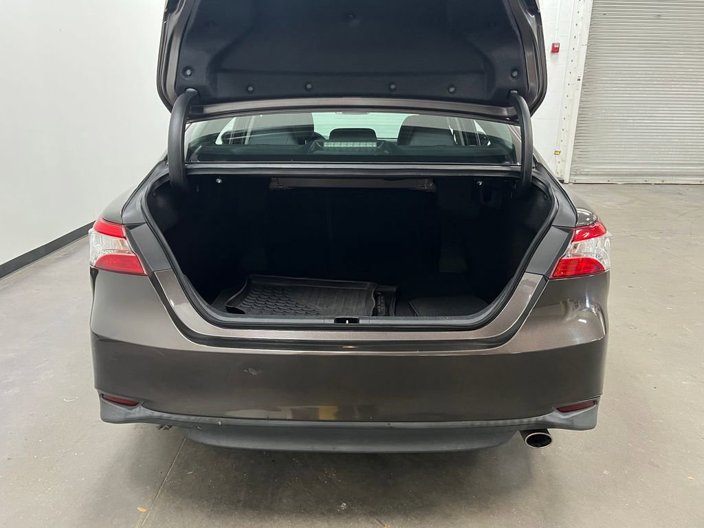 Used 2018 Toyota Camry LE image 25