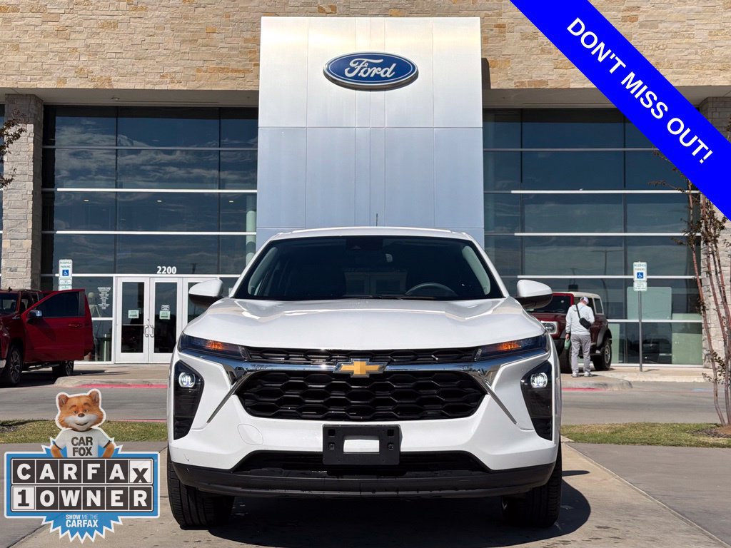 Used 2024 Chevrolet Trax LS w/ LS Convenience Package FWD image 2