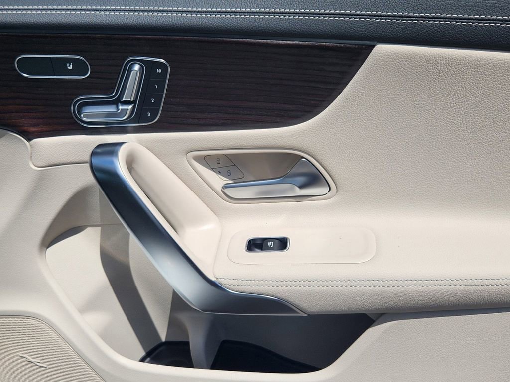 New 2025 Mercedes-Benz CLA 250 4MATIC image 18
