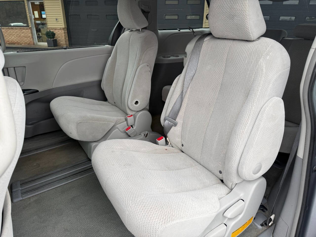 Used 2013 Toyota Sienna LE image 24