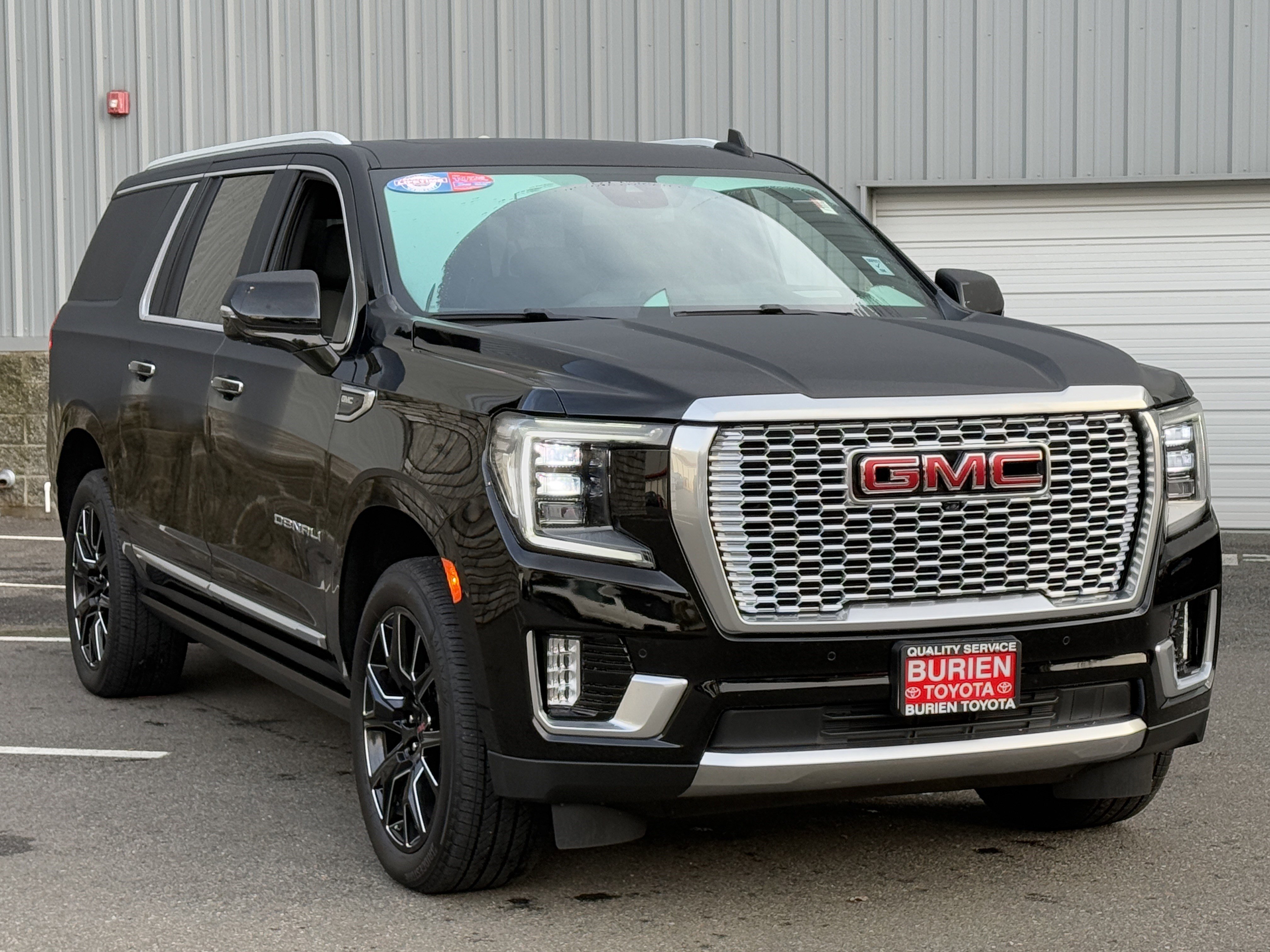 Used 2023 GMC Yukon XL Denali image 7