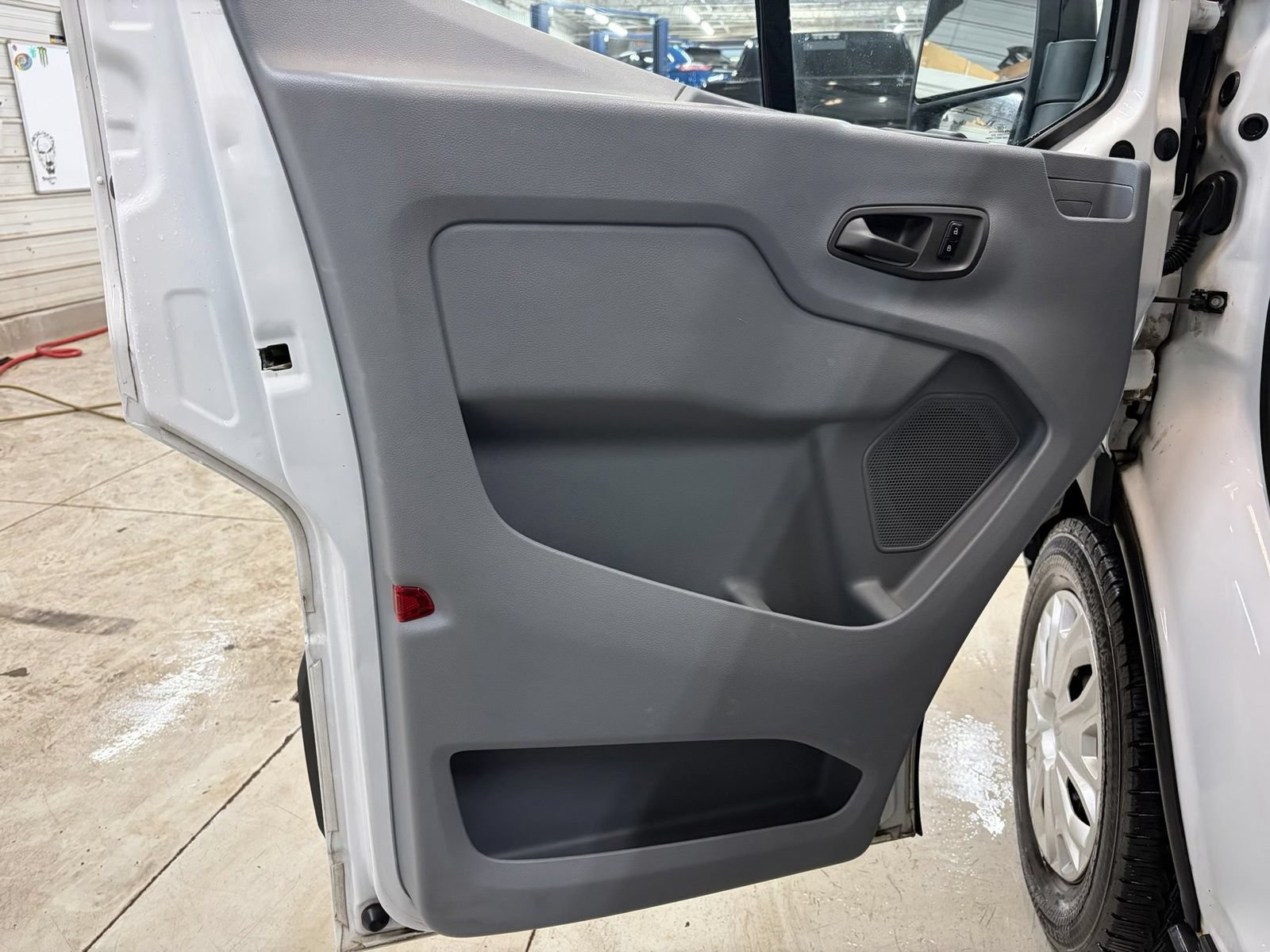 Used 2015 Ford Transit 150 XLT RWD image 10