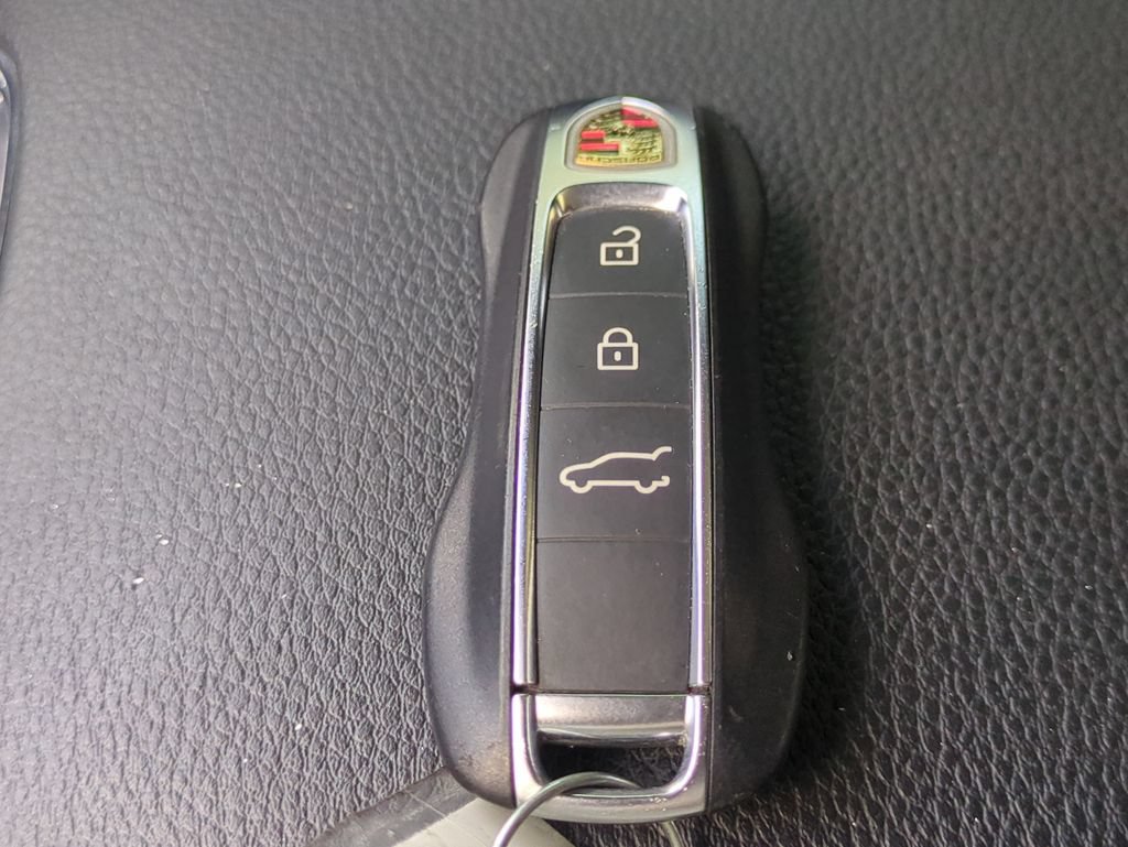 Used 2023 Porsche Cayenne S AWD/4WD image 33