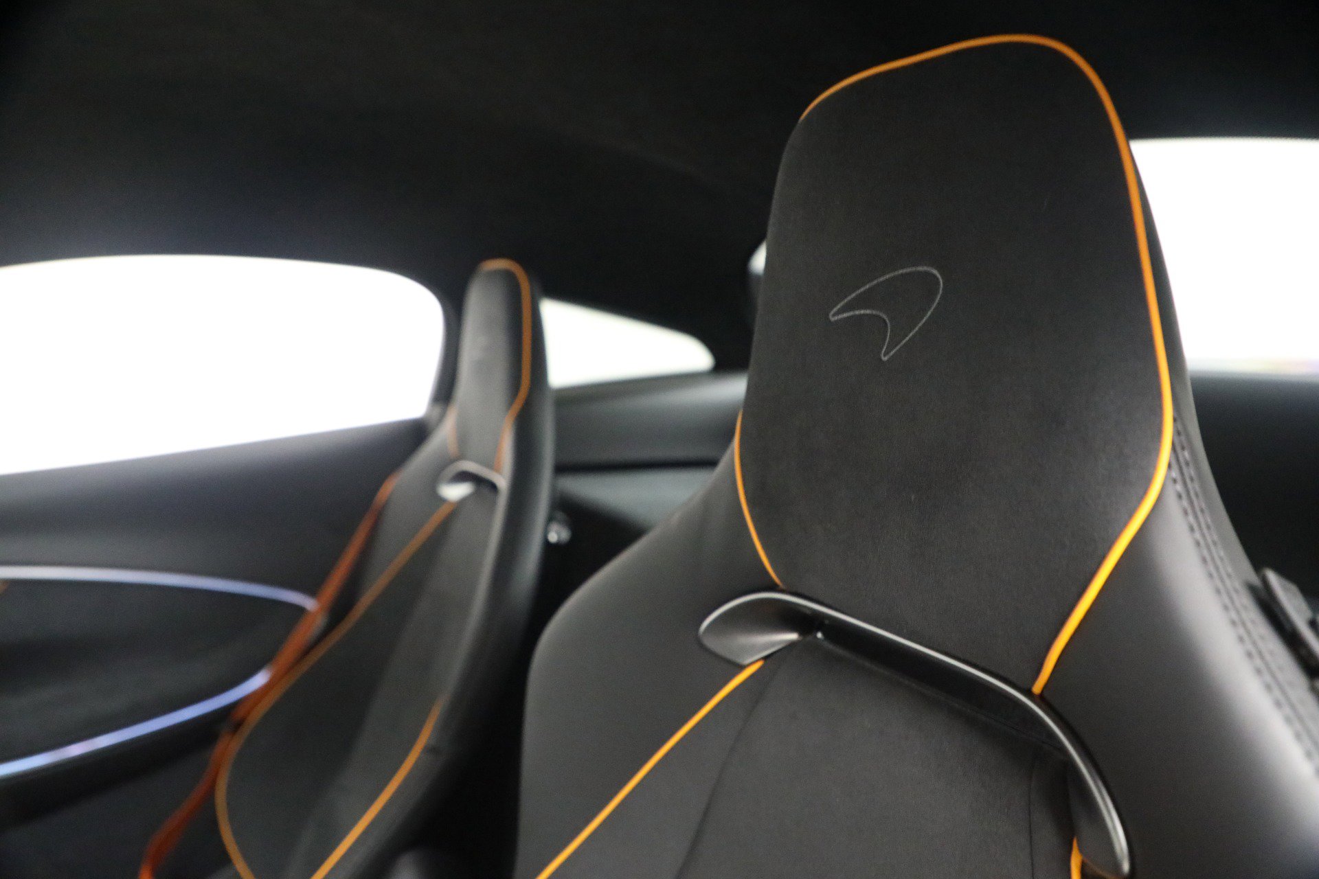 Used 2024 McLaren Artura image 29