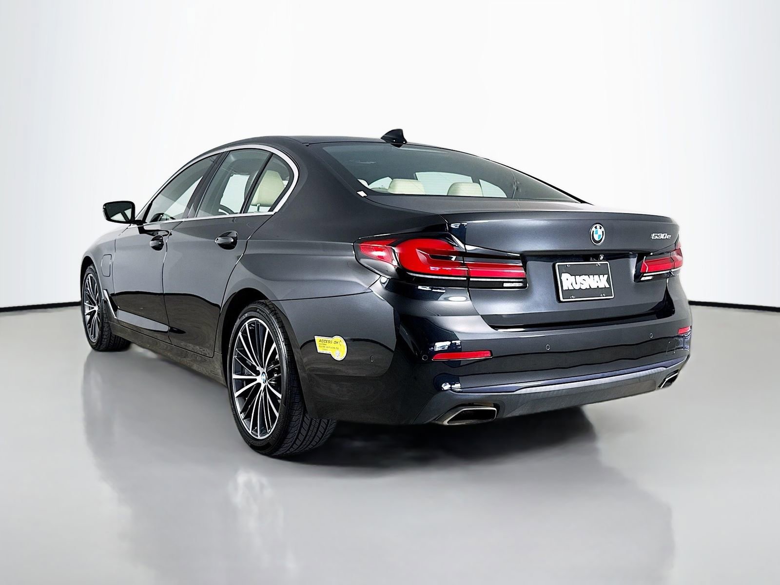 Used 2021 BMW 530e w/ Parking Assistance Package image 5