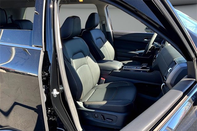 New 2025 Nissan Pathfinder SL image 10