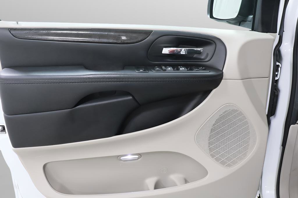 Used 2017 Dodge Grand Caravan SE w/ Power Window Group FWD image 23
