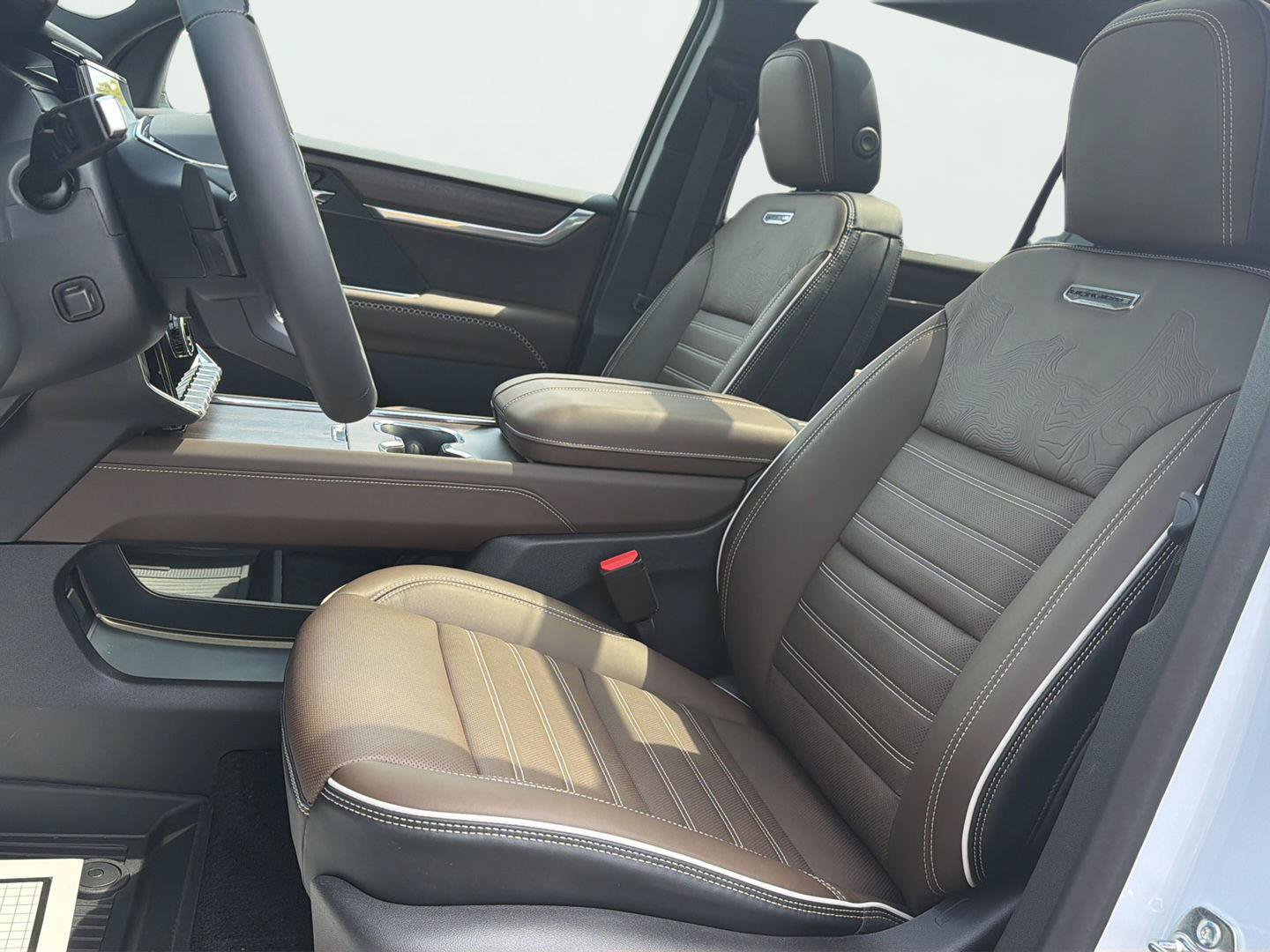 New 2027 GMC Acadia Denali Ultimate w/ LPO, Floor Liner Package AWD/4WD image 10