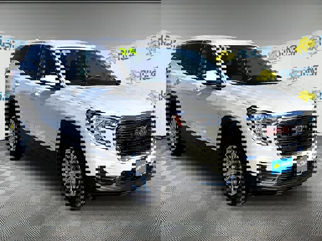 Used 2024 GMC Terrain SLE image 1