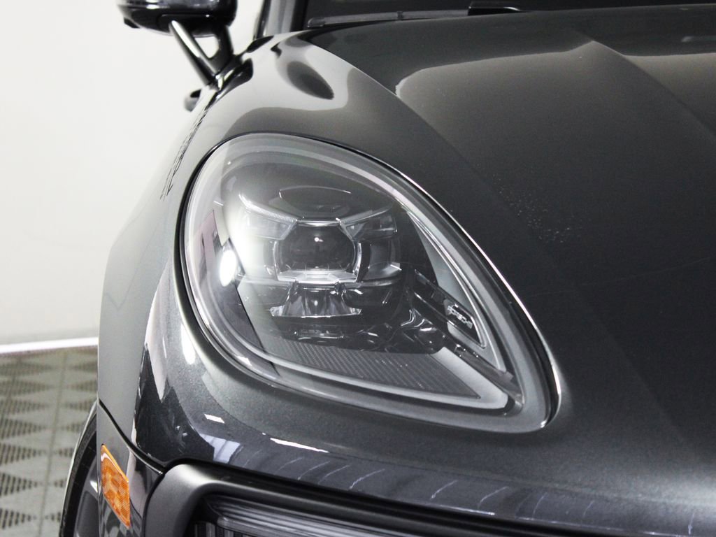 Certified 2026 Porsche Macan GTS AWD/4WD image 11
