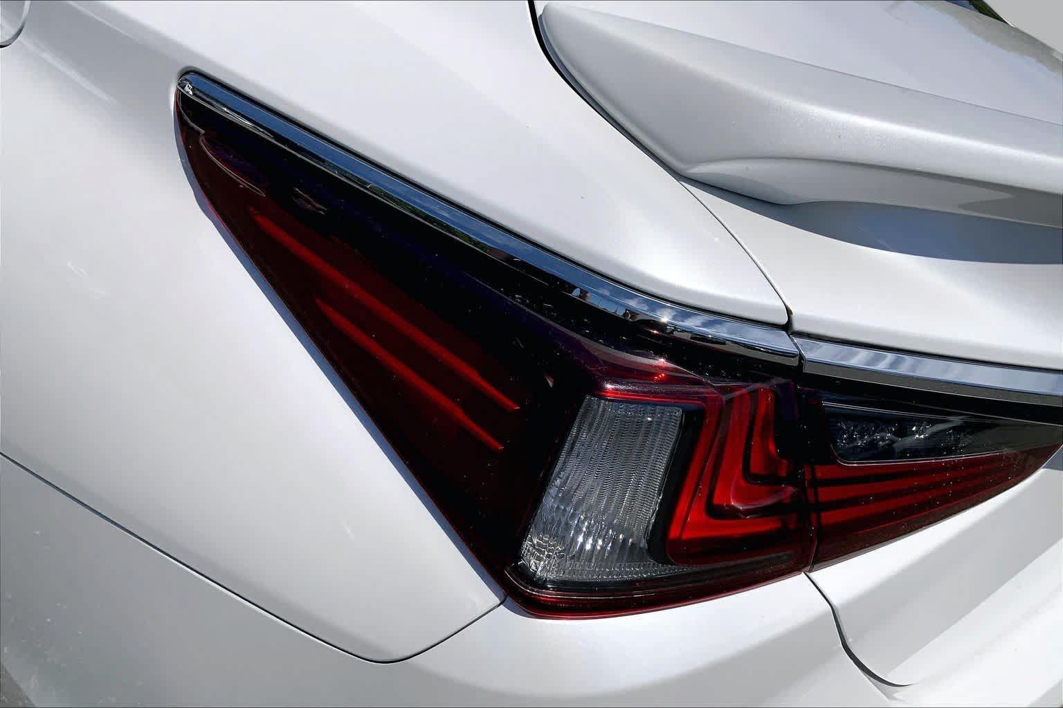 Certified 2024 Lexus ES 350 w/ Premium Package FWD image 29